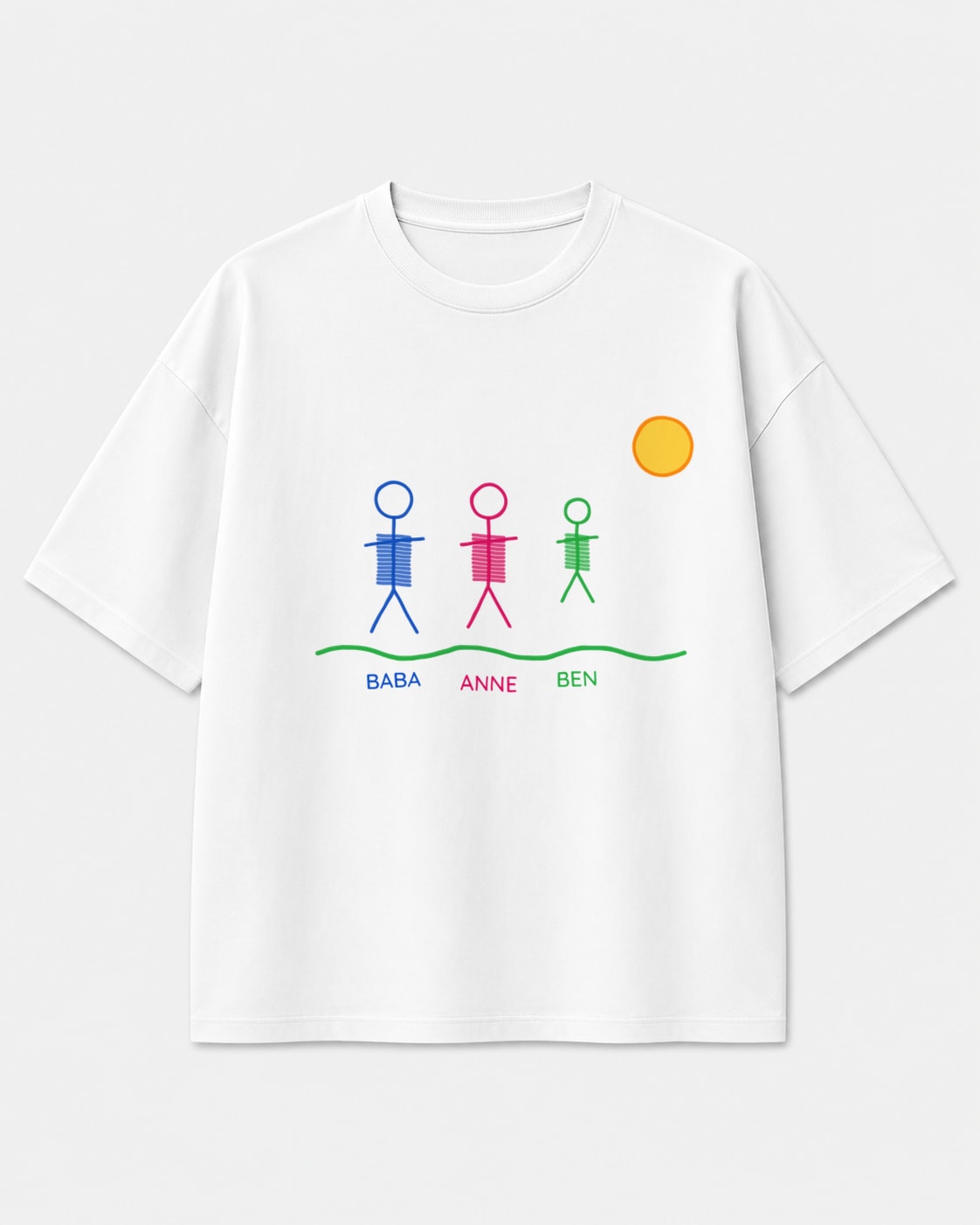 Çocuk çizimi aile resmi baskılı beyaz oversize tişört