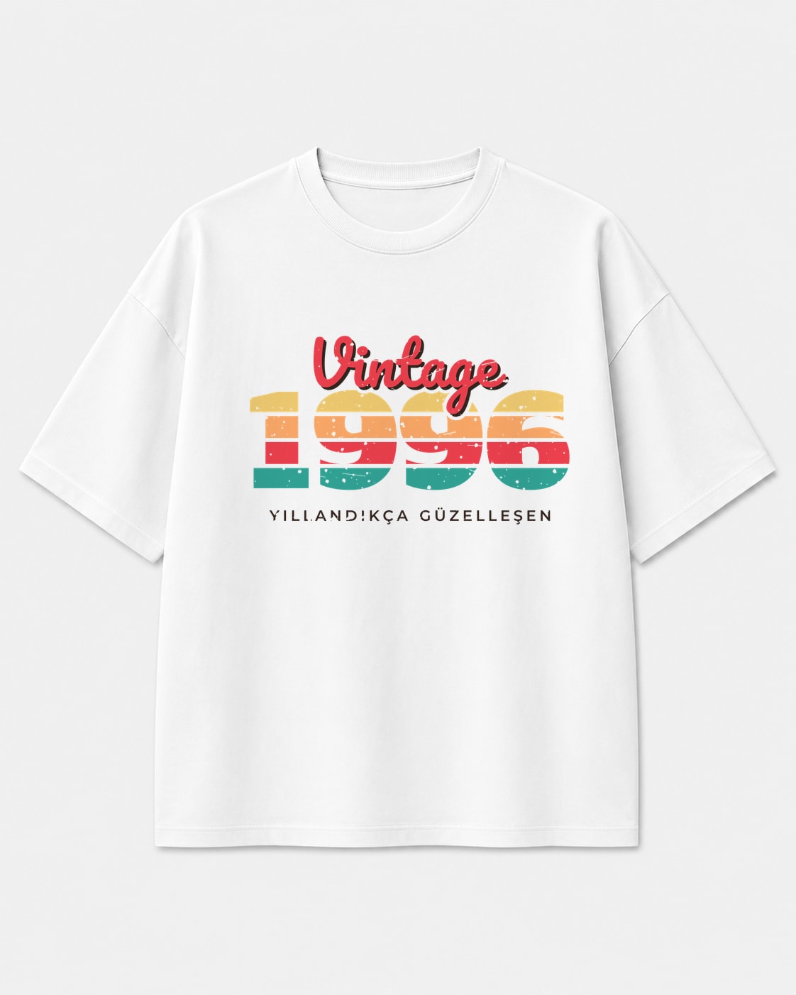 Çizgili retro 1996 doğum yılı yazılı beyaz oversize tişört