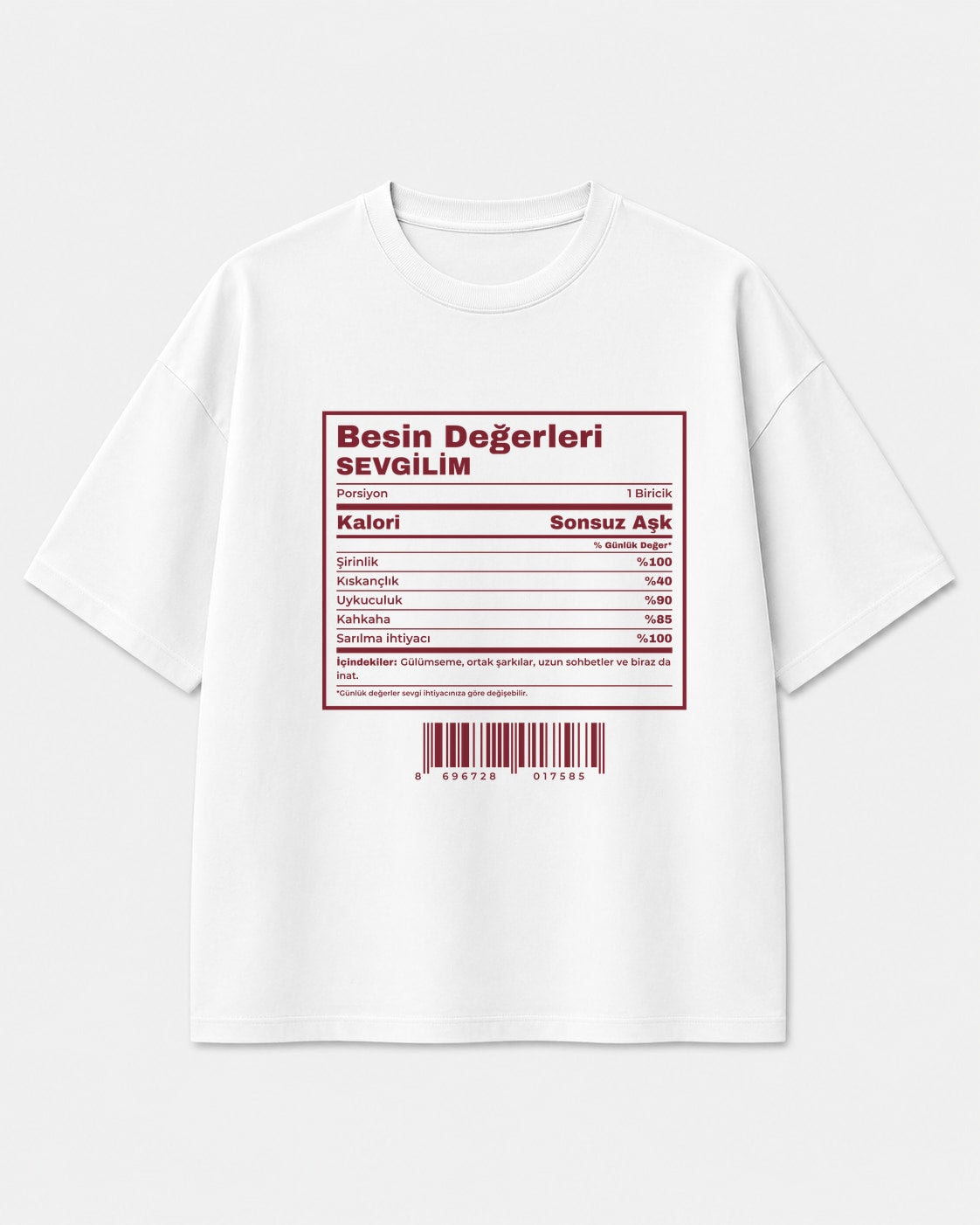 Sevgilim esprili besin değerleri etiketli beyaz oversize tişört